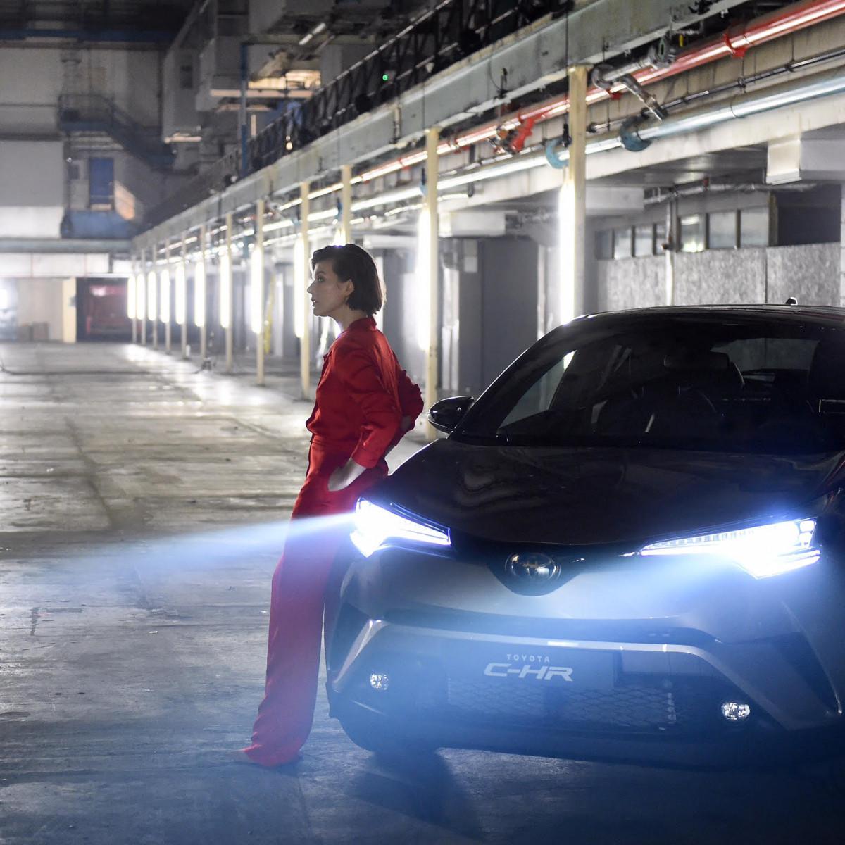 MILLA JOVOVICH ILLUMINE « THE NIGHT THAT FLOWS »