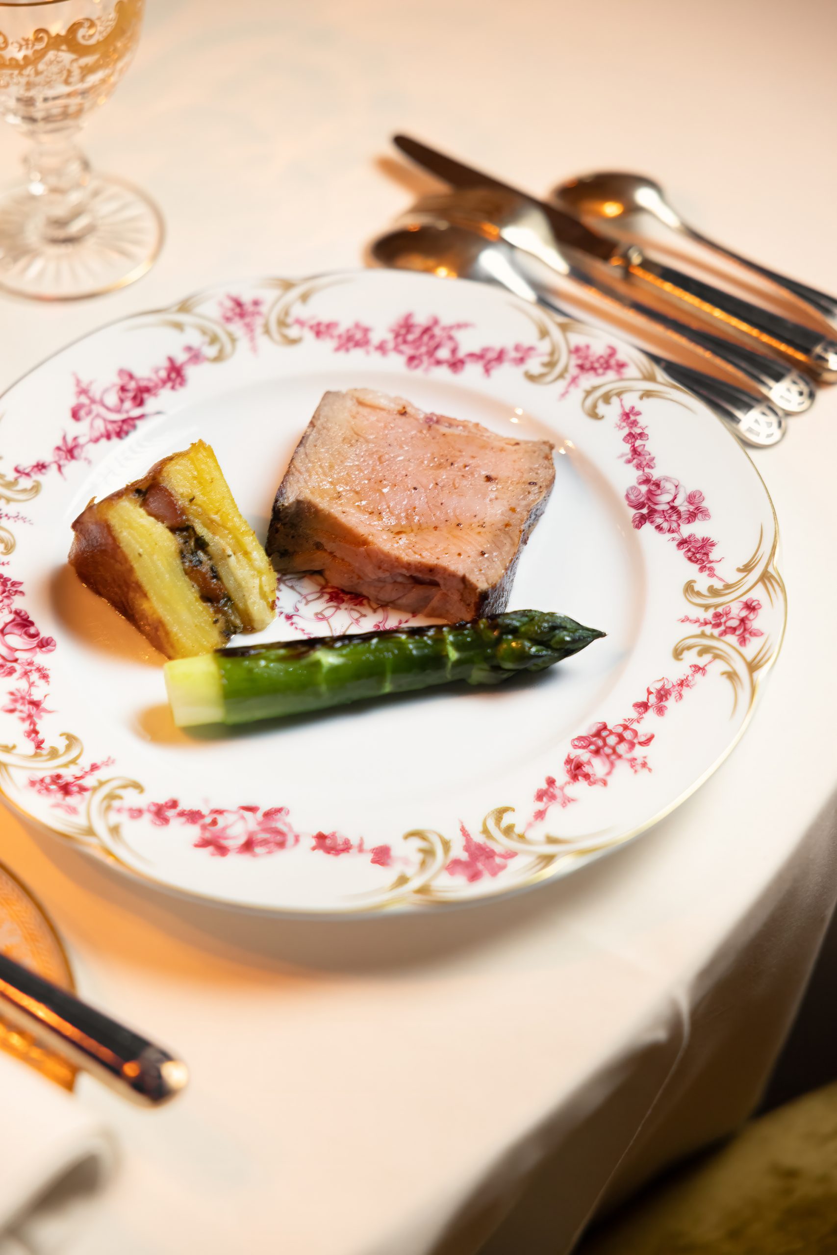 moyen lgc le grand banquet dîner plat. @ilyafoodstories