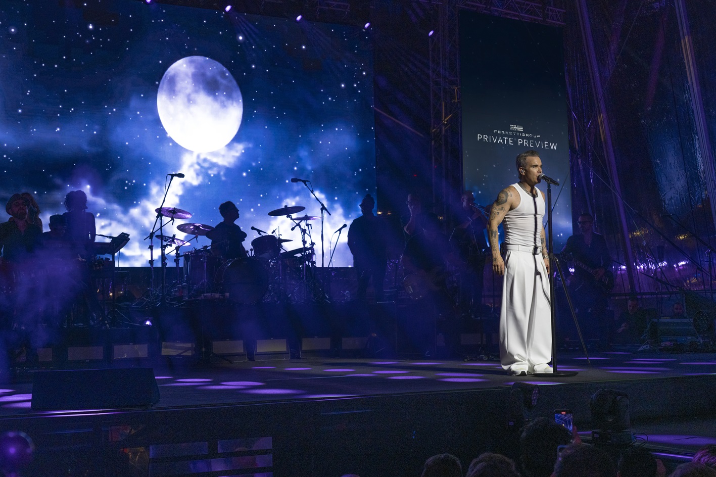 ROBBIE WILLIAMS