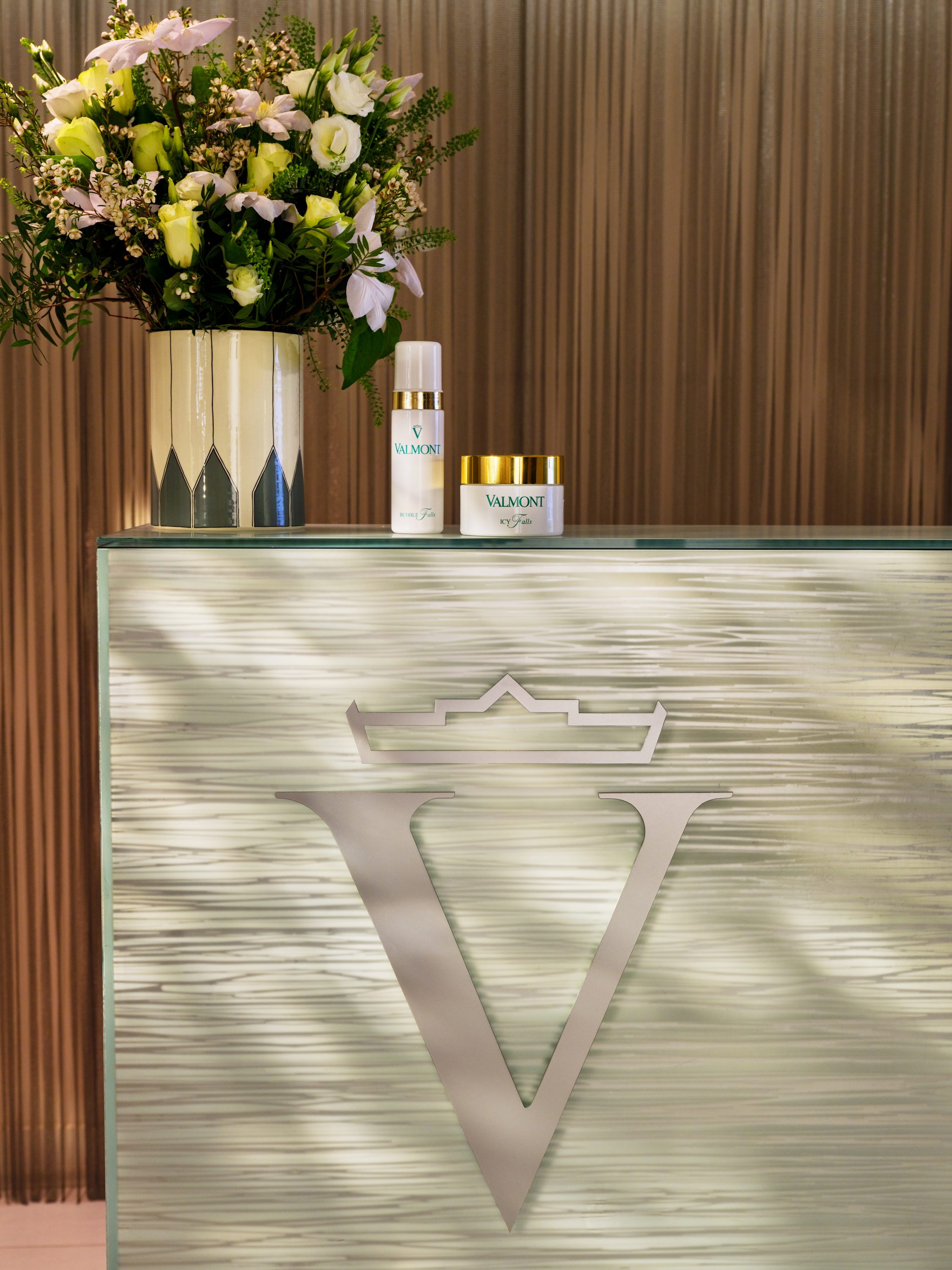 spa valmont pour le meurice reception detail dorchester collection