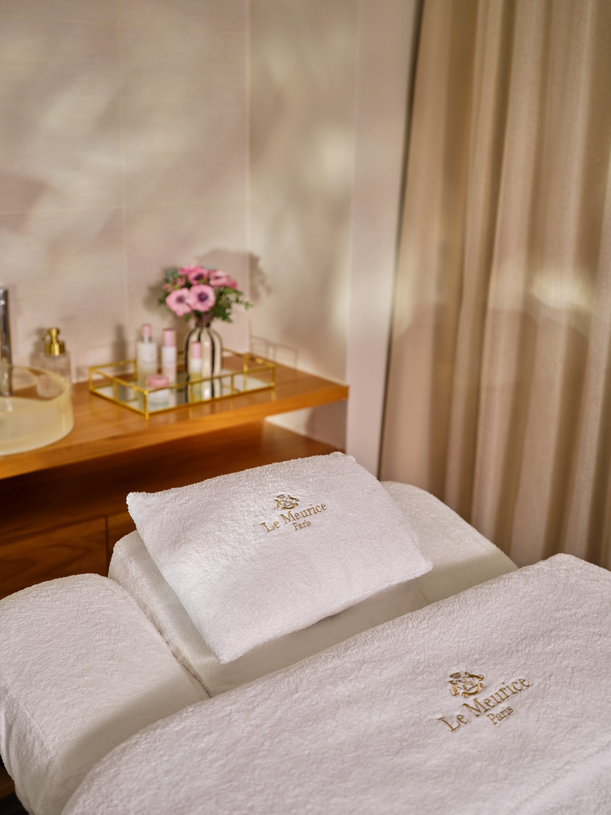 spa valmont pour le meurice single room portrait dorchester collection