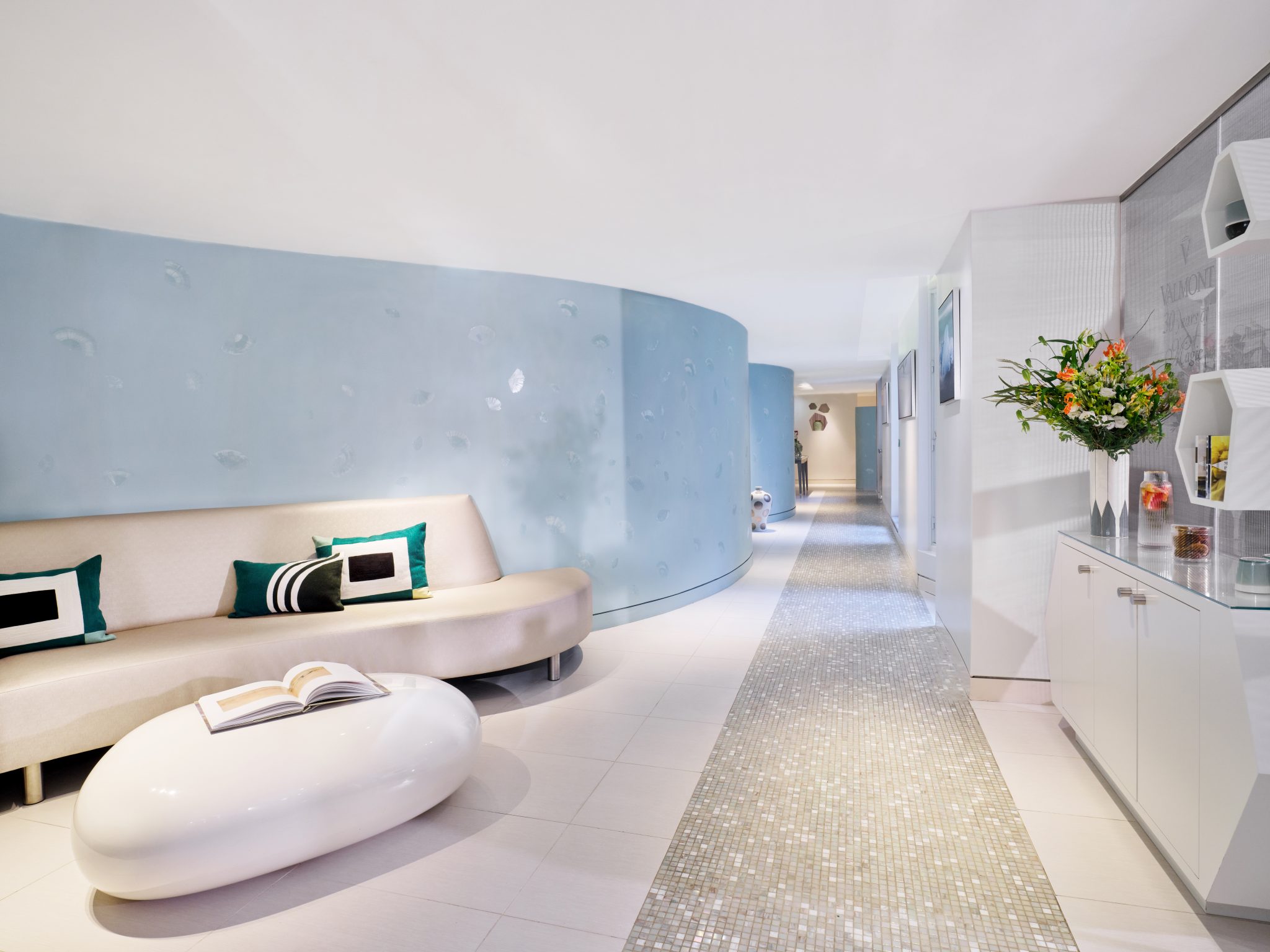 spa valmont pour le meurice sitting area dorchester collection