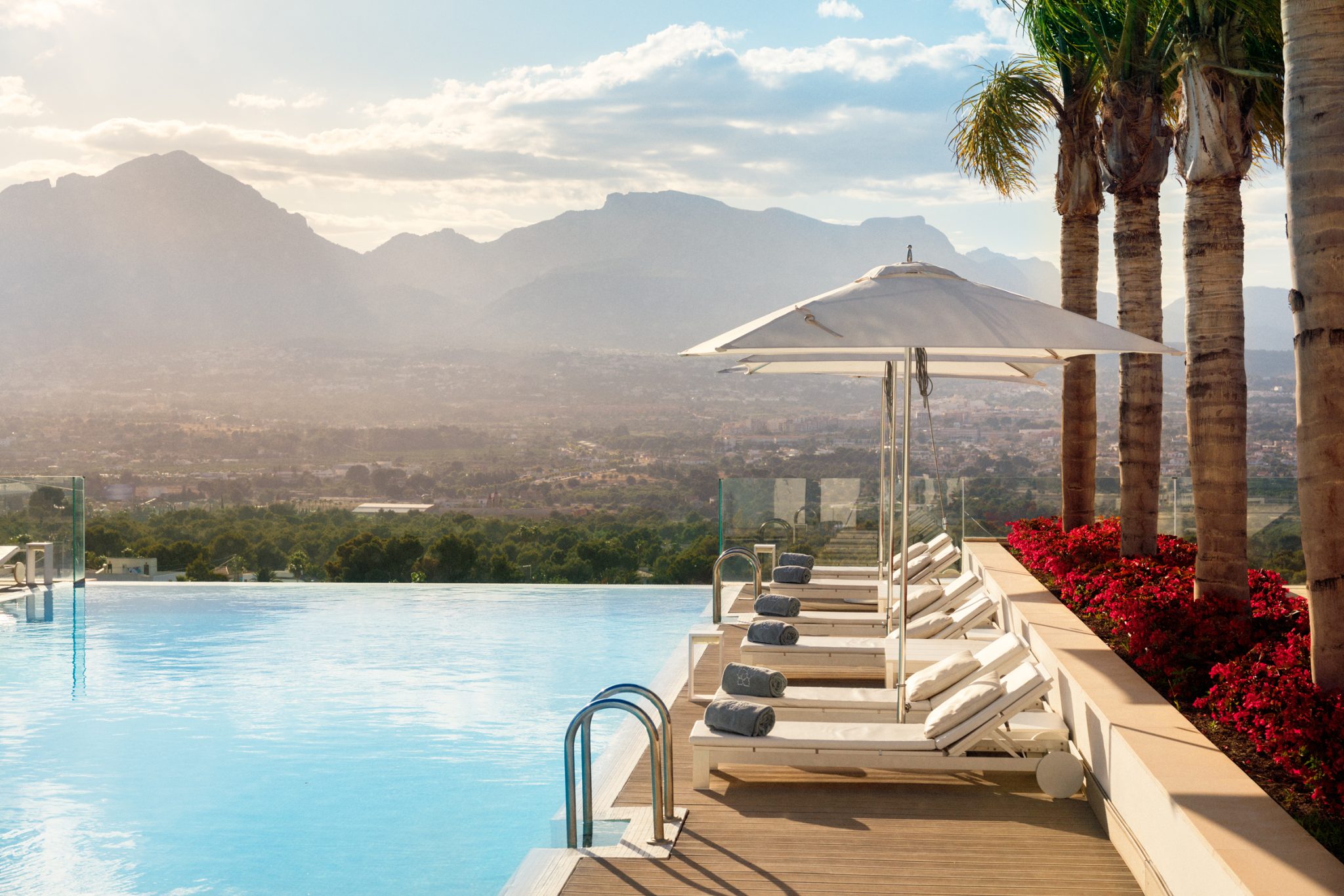 sha infinity pool day light