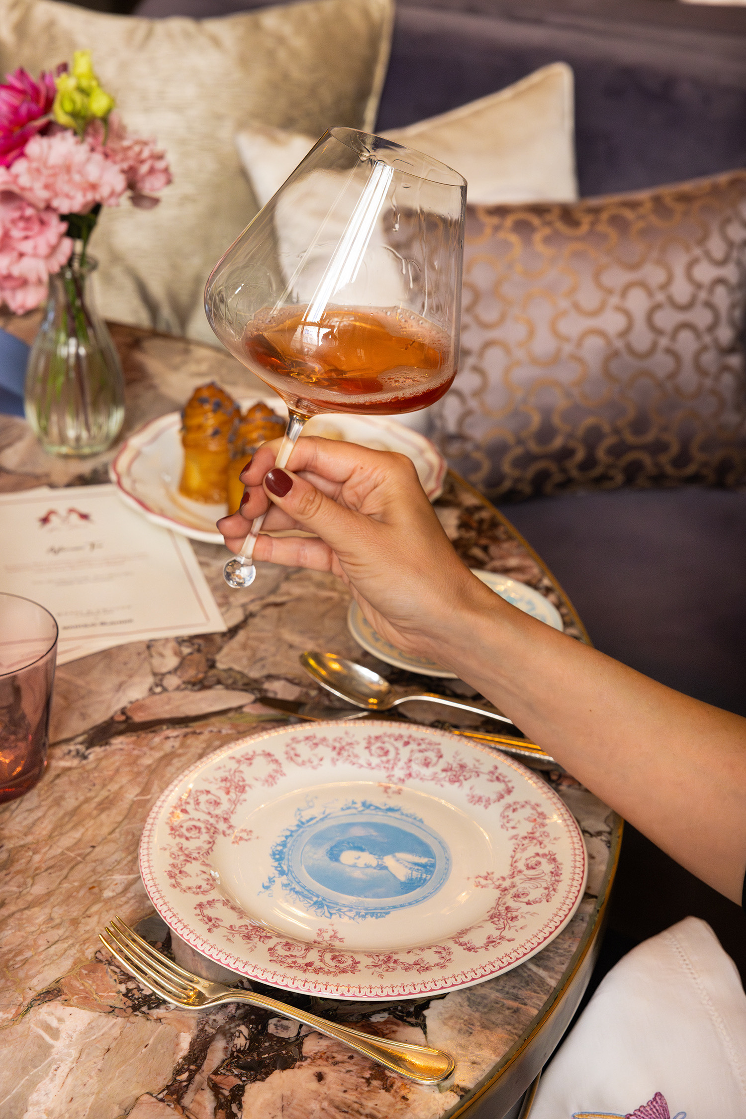 marieantoinette teatime elisedumas www.obsessionluxe.com www.lamodecnous.com (2)
