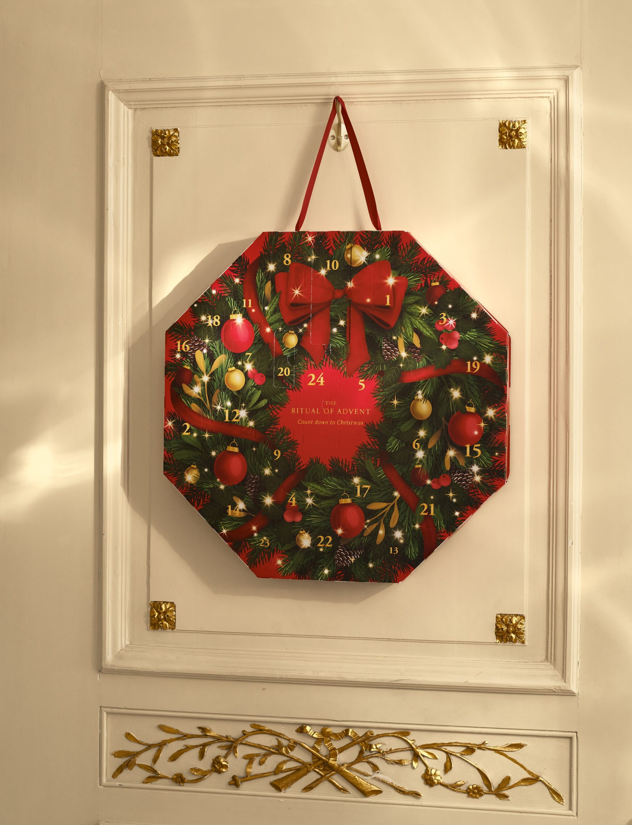 wreath advent calendar lifestyle with closed pack