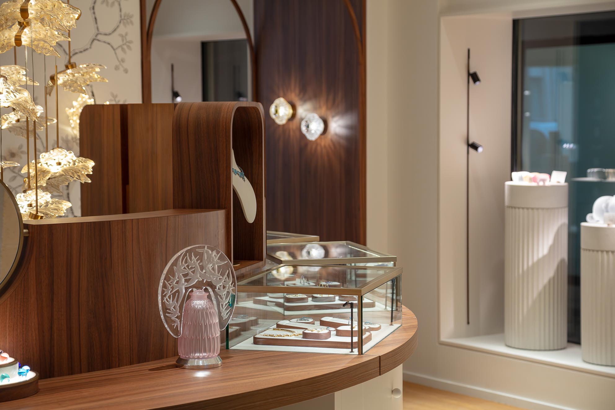 lalique boutique 11 rue royale ©lalique sa wwwobsessionluxe.com www.lamodecnous.com 