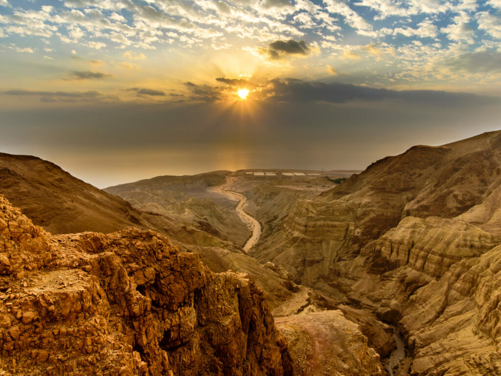 beautiful,landscape,of,israeli,judean,desert,mountains,,with,sunrise,over