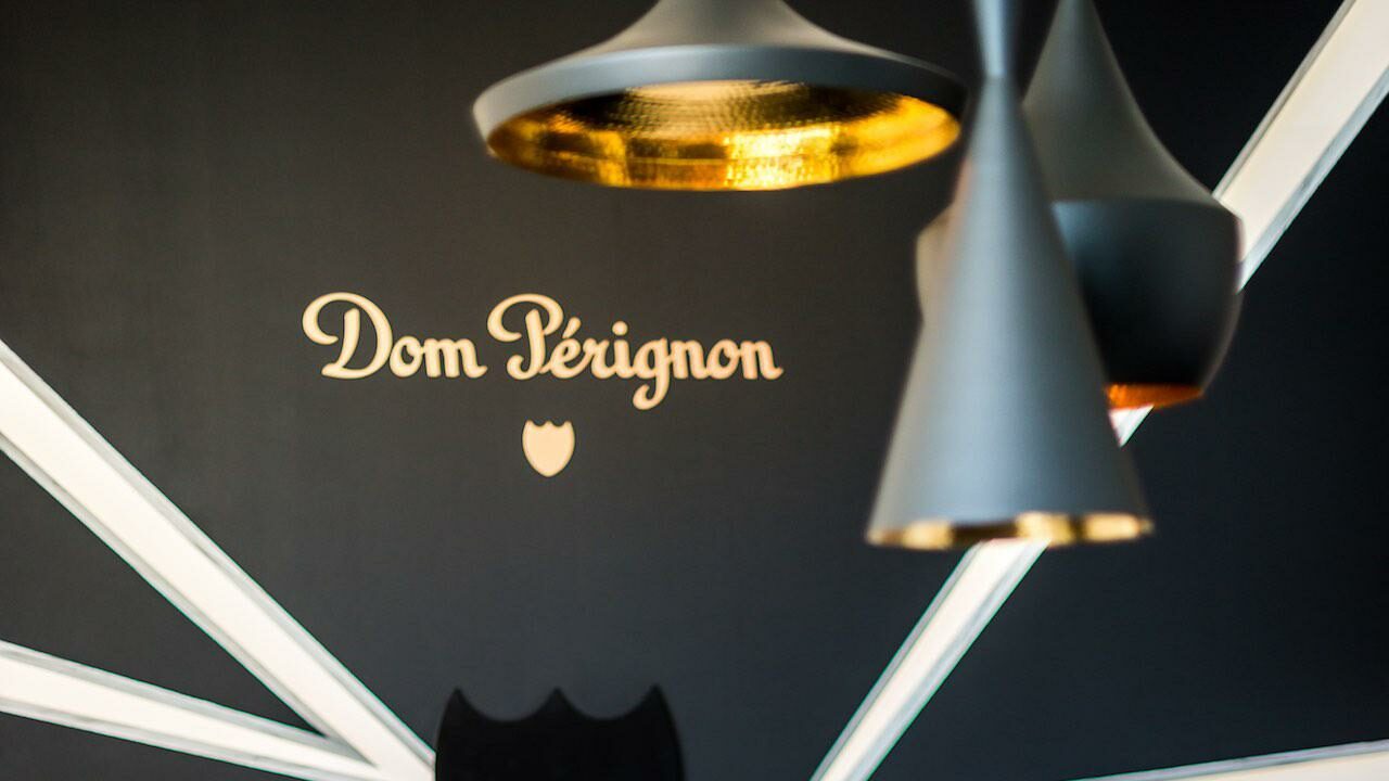 Dom Pérignon, s’installe à l’Hôtel de Paris